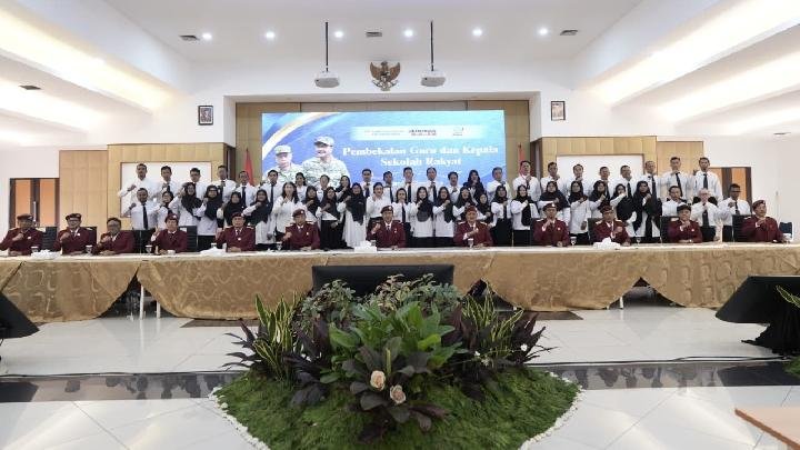 Arahan Presiden Diberikan oleh Mensos dalam Kegiatan Pembekalan untuk Guru dan Kepala Sekolah Rakyat Arahan Presiden Diberikan oleh Mensos dalam Kegiatan Pembekalan untuk Guru dan Kepala Sekolah Rakyat
